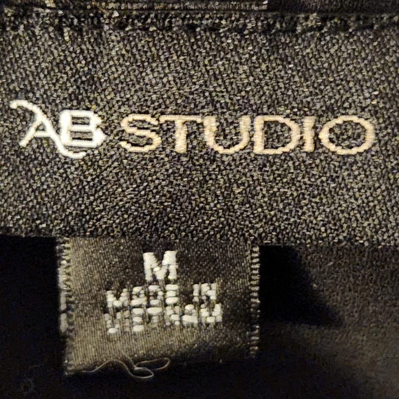 AB Studio White Blue Purple Heart Pattern Button Neck Top Size Medium - Picture 8 of 11